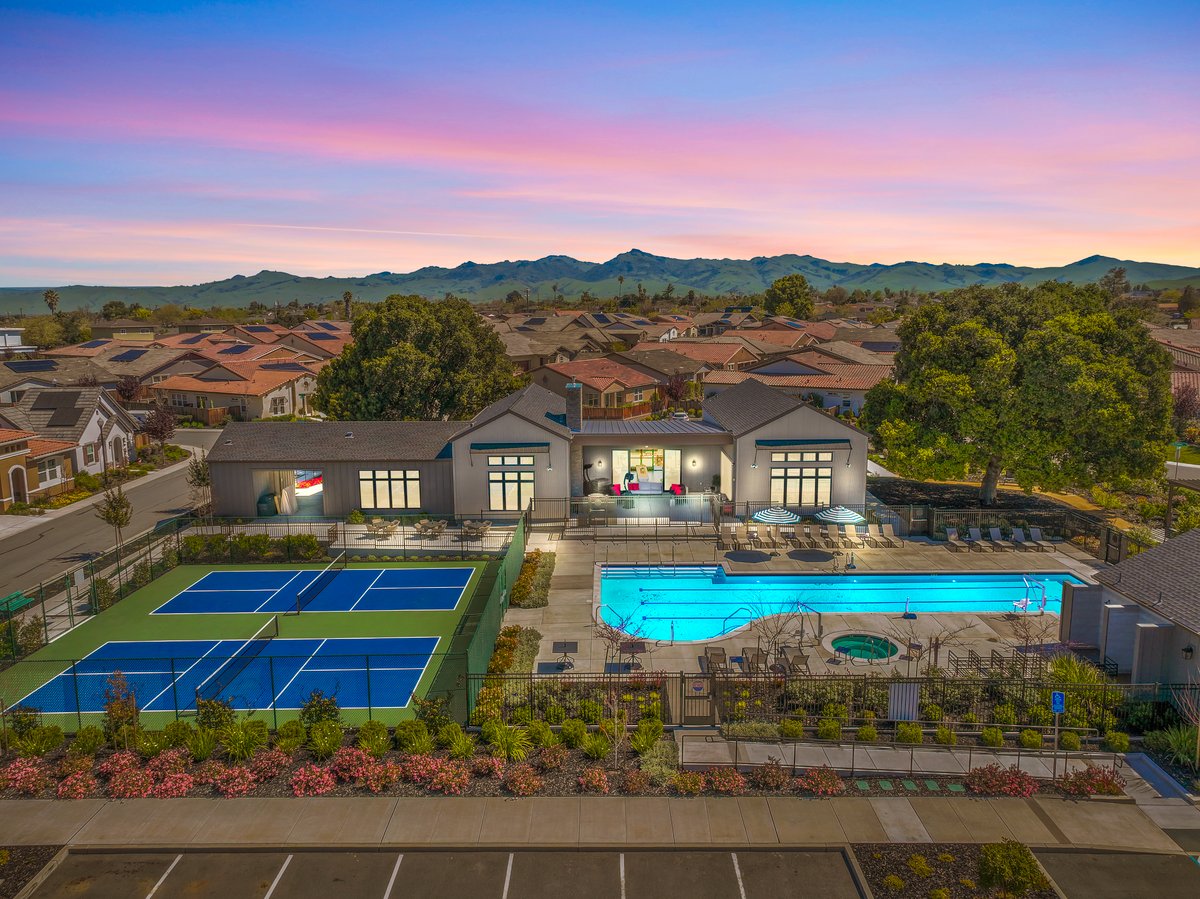 Pool-Pickleball-Court-mls-1